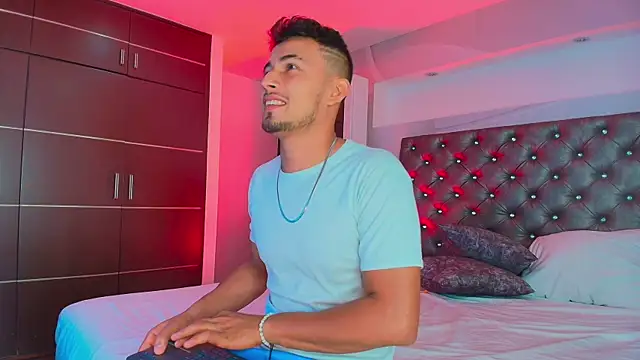 Pertunjukan Kamera Web Valentiinoss