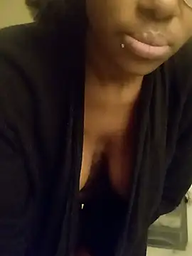 Xochillovemoney2's Webcam Show