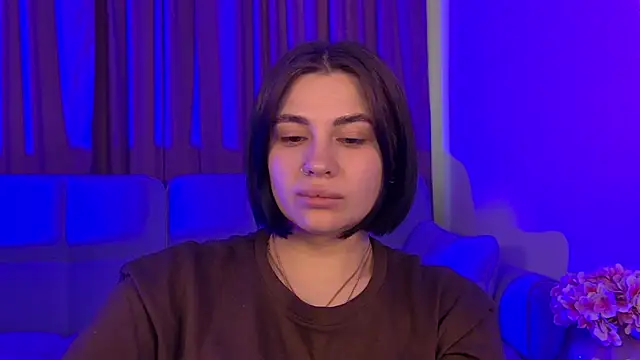 دردشة AdrianaToress الجنسية المباشرة