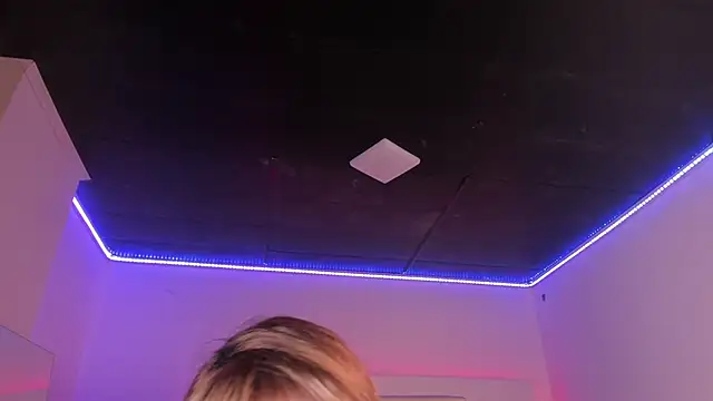 adhalee_js' Live XXX Chat