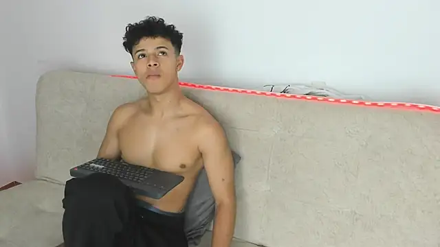 _Alex_Colton Show in webcam