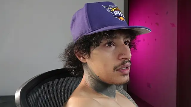 trieone Webcam show