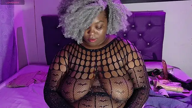 ebony_NeighborMoans' Live XXX Chat