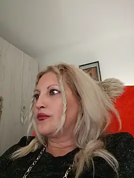 XXX chat uživo modela Divineblond