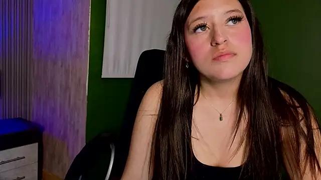 sharlot_hs' Live XXX Chat