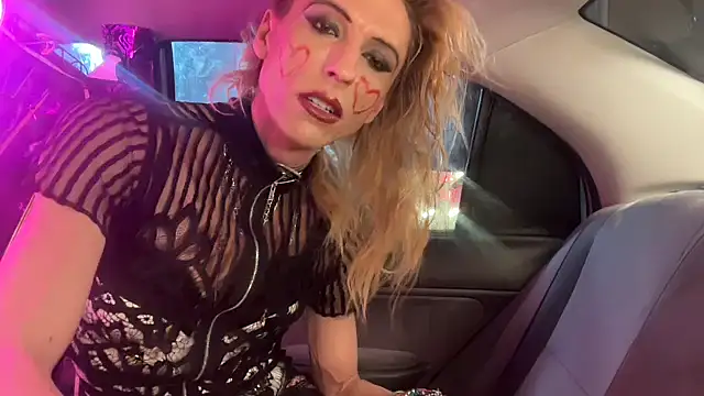 TgirlBrat: διαδικτυακό σόου στην κάμερα