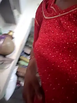 aunty_sumy Adlı Modelin Canlı XXX Sohbeti