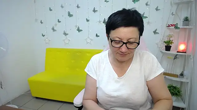 EmilyL0ve's Live XXX Chat