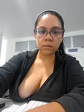 Aila_Phone Live XXX-chat
