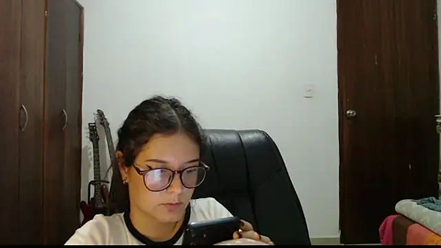 MadieeLorez élő XXX-chatje