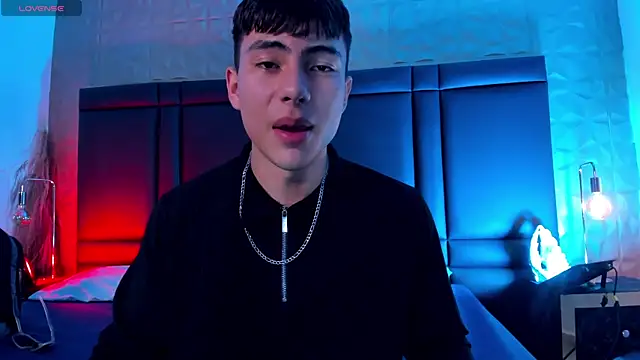 XXX chat uživo modela EthanSantori
