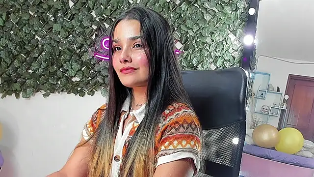 DestinyHills' Live XXX Chat