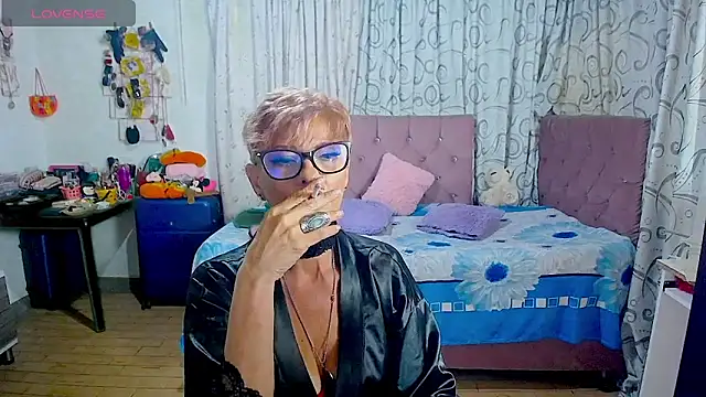 isabella-lips007's Webcam Show