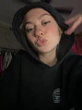 peachesncreamyy's Webcam Show