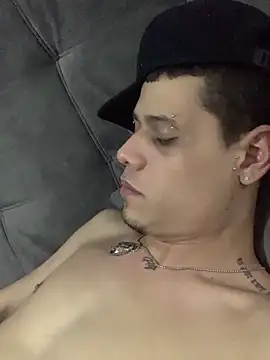 JohannYng webcam show