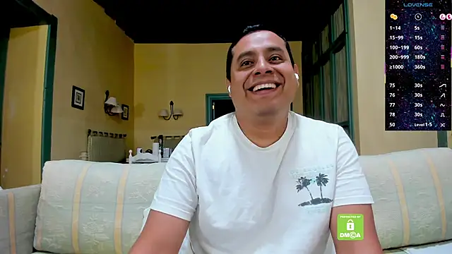 brad_latino Show in webcam