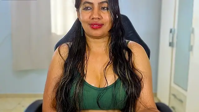 دردشة FannyXhot الجنسية المباشرة