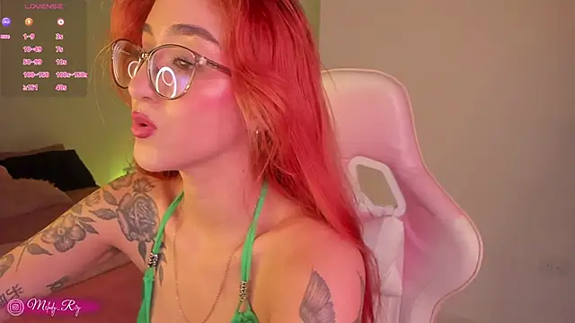 Chat +18 de melodie_roy ao vivo