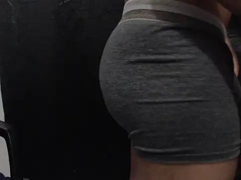 JoanShmith Show in webcam