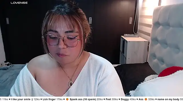 Chat +18 de yini_angel ao vivo