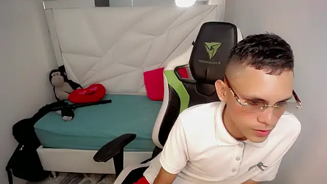 sombra_18 Chat XXX in diretta