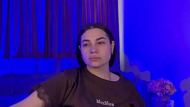 دردشة AdrianaToress الجنسية المباشرة