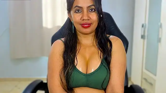 Chat +18 de FannyXhot ao vivo