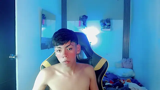 Liarr_ élő XXX-chatje