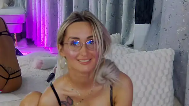 Chat XXX en directo de IsabelleEthan