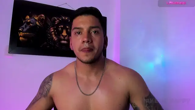 Fenix__0729 élő XXX-chatje