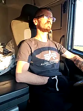 John1589 Live XXX Chat