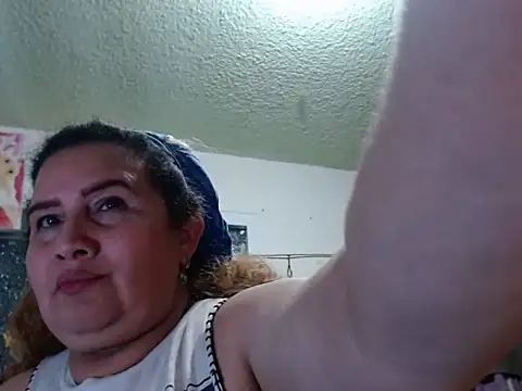 Perla1981--'s Live XXX Chat