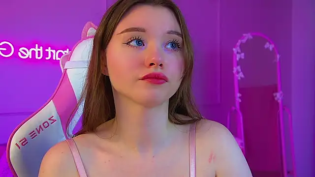 KeiraAsti Chat XXX in diretta
