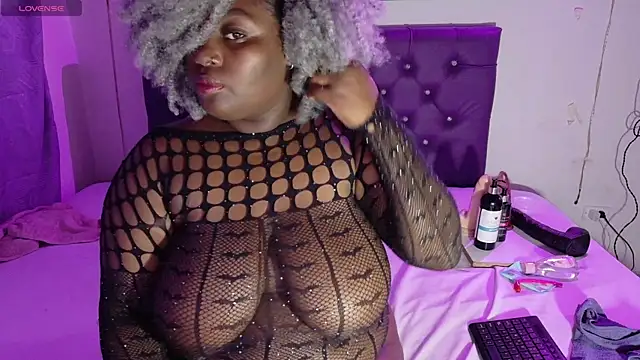 ebony_NeighborMoans Chat XXX in diretta