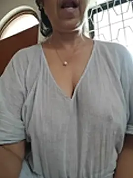 Chat XXX en directo de NakedMILFx