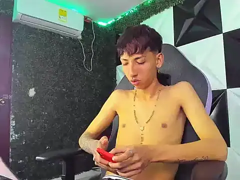 Show modela charly_joseph na web-kameri