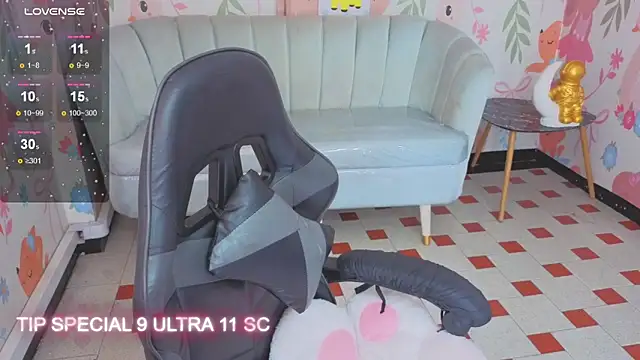 Paris09_v_'s Live XXX Chat