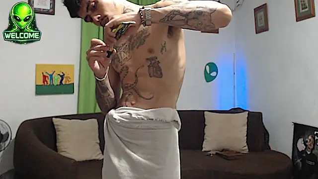 alpha_zom's Webcam Show