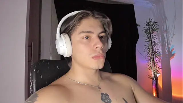 Show de Giordano_Russo na webcam