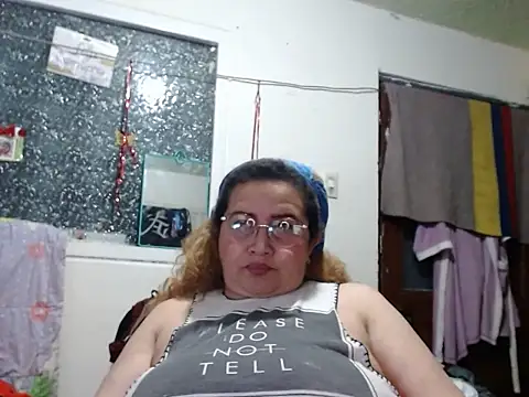 Perla1981--'s Live XXX Chat