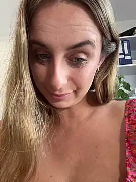 Hii_Lolla Adlı Modelin Canlı XXX Sohbeti