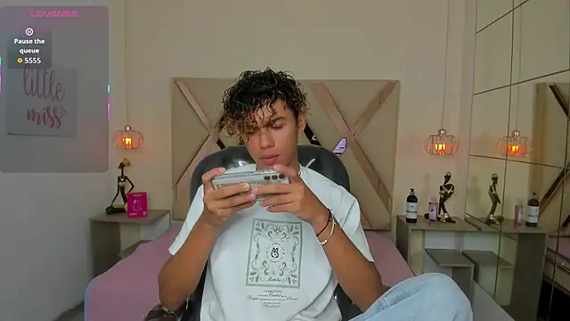 Anyelo_Twink Webcam Show