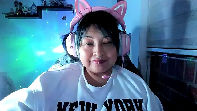 Chat XXX en directo de Shaddycute_