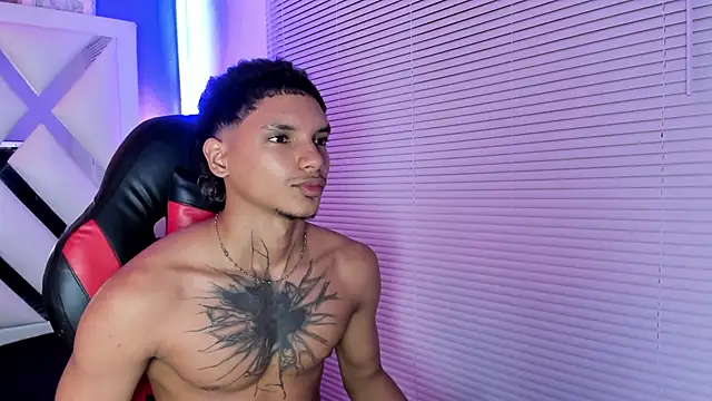 XXX chat uživo modela kai_storm77