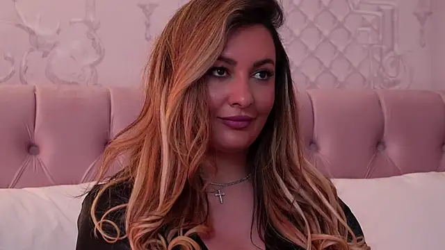 Sala de chat ao vivo de YaaraCollins