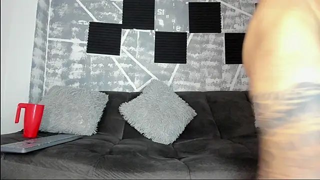 leonidas_18k Adlı Modelin Canlı XXX Sohbeti