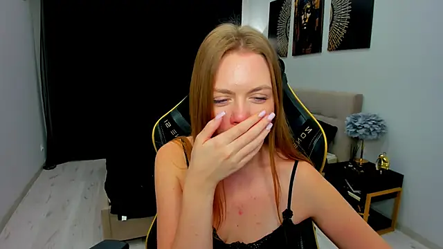 Strawberrye Chat XXX live