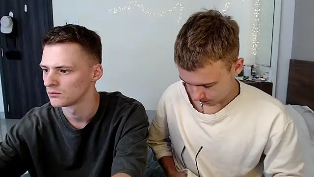 Show modela NikiKerryCum na web-kameri