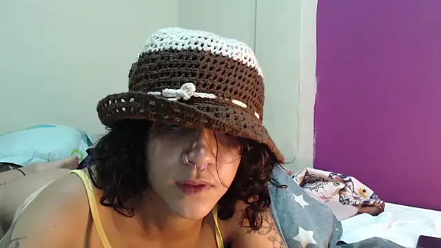 AlinaWoolf_ Adlı Modelin Canlı XXX Sohbeti