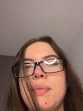 alyabelova Adlı Modelin Canlı XXX Sohbeti